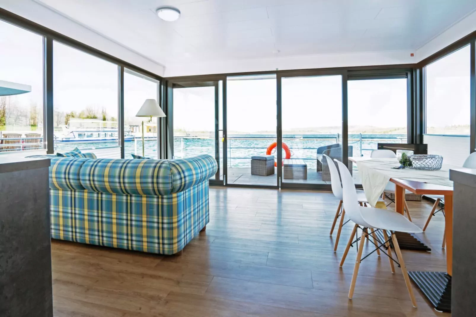 Floating 44 - LP 6 / 1-2 Personen-Wohnzimmer