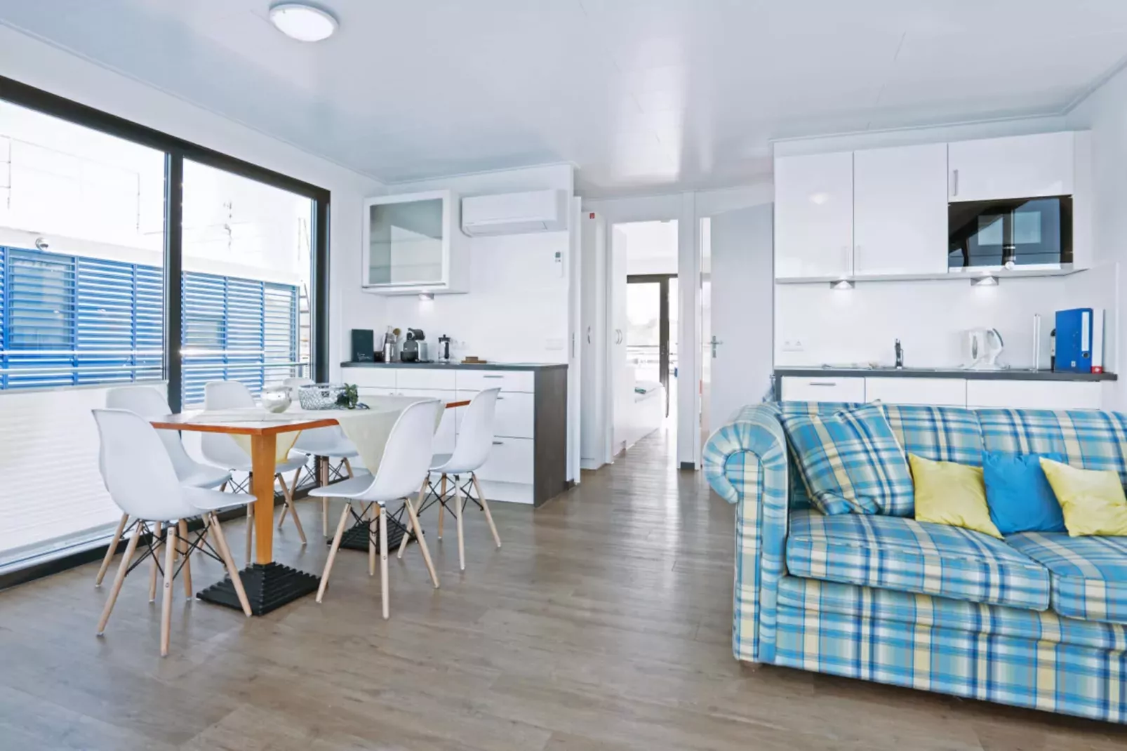 Floating 44 - LP 6 / 1-2 Personen-Wohnzimmer