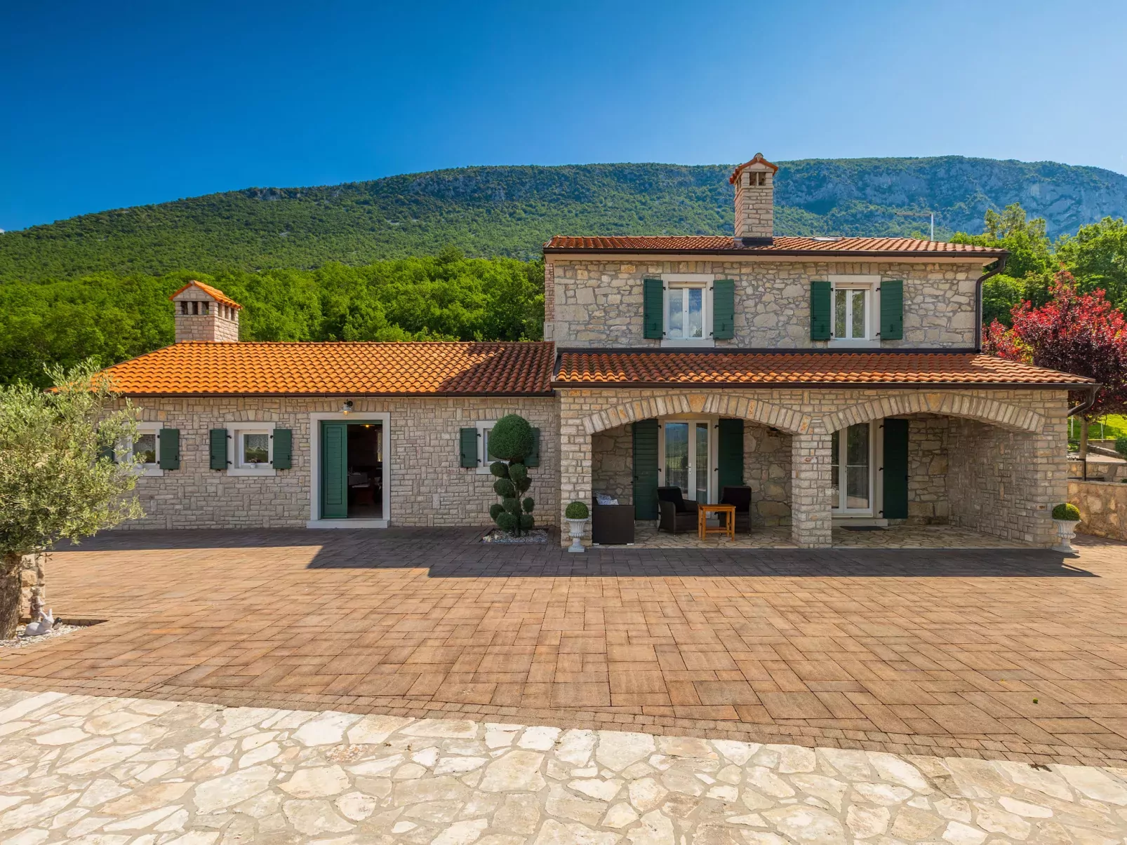 Villa Škavre-Outside