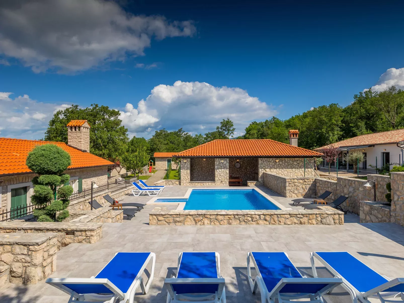 Villa Škavre-Outside