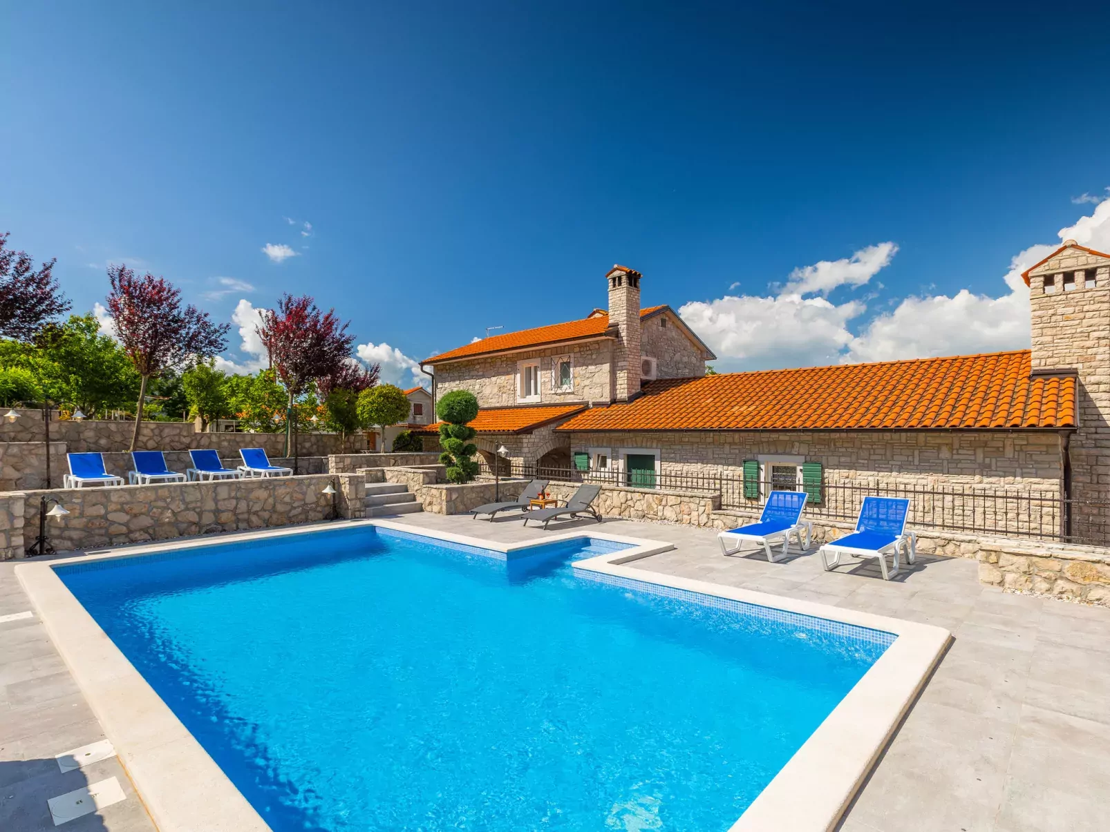 Villa Škavre-Outside