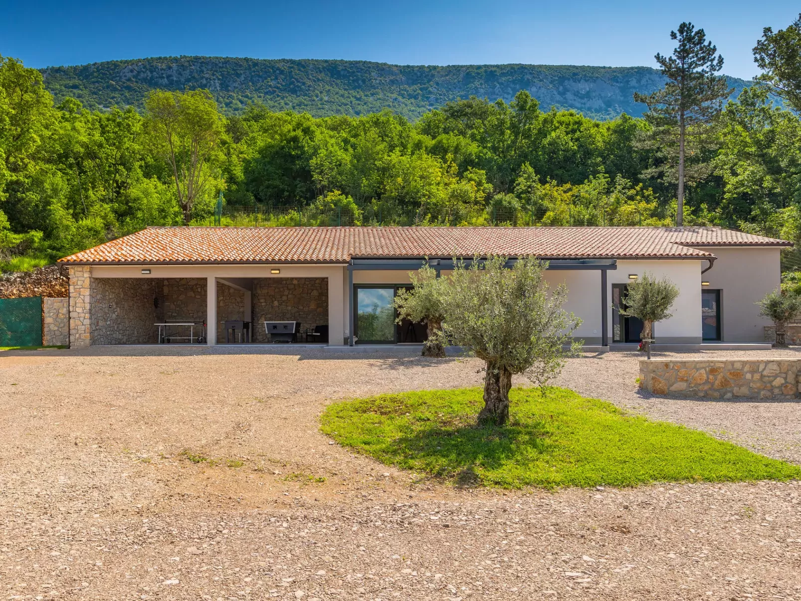 Villa Škavre-Outside