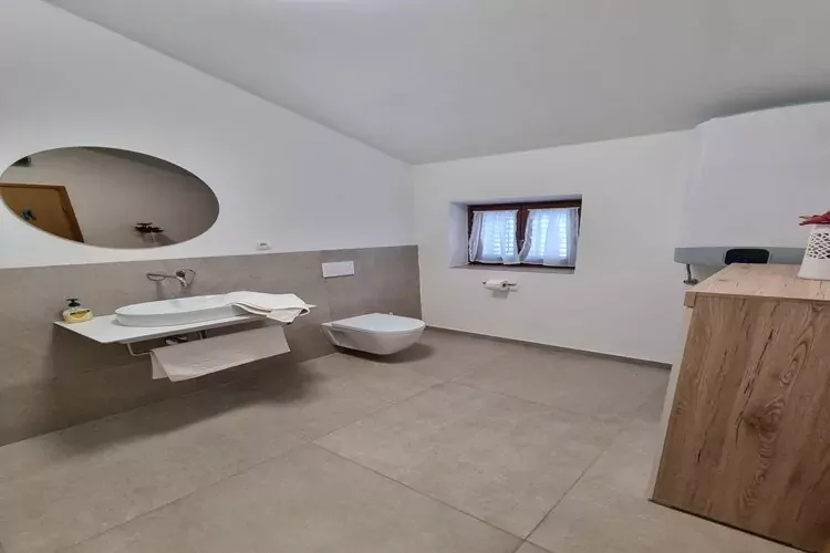 Cherry House-Bathroom