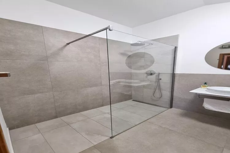 Cherry House-Bathroom