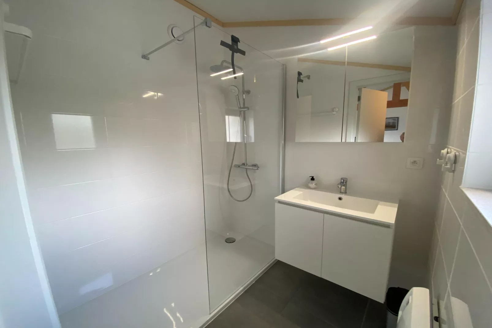 WH2 / 52-Bathroom