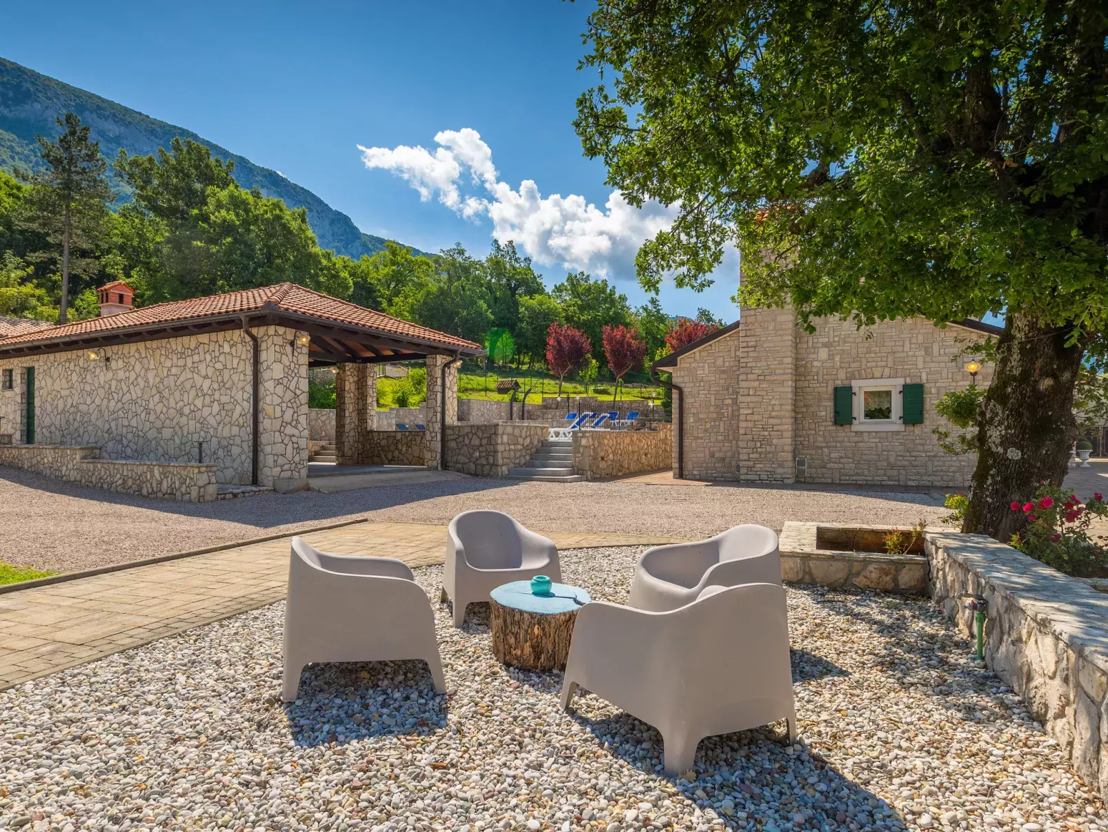 Villa Škavre-Outside