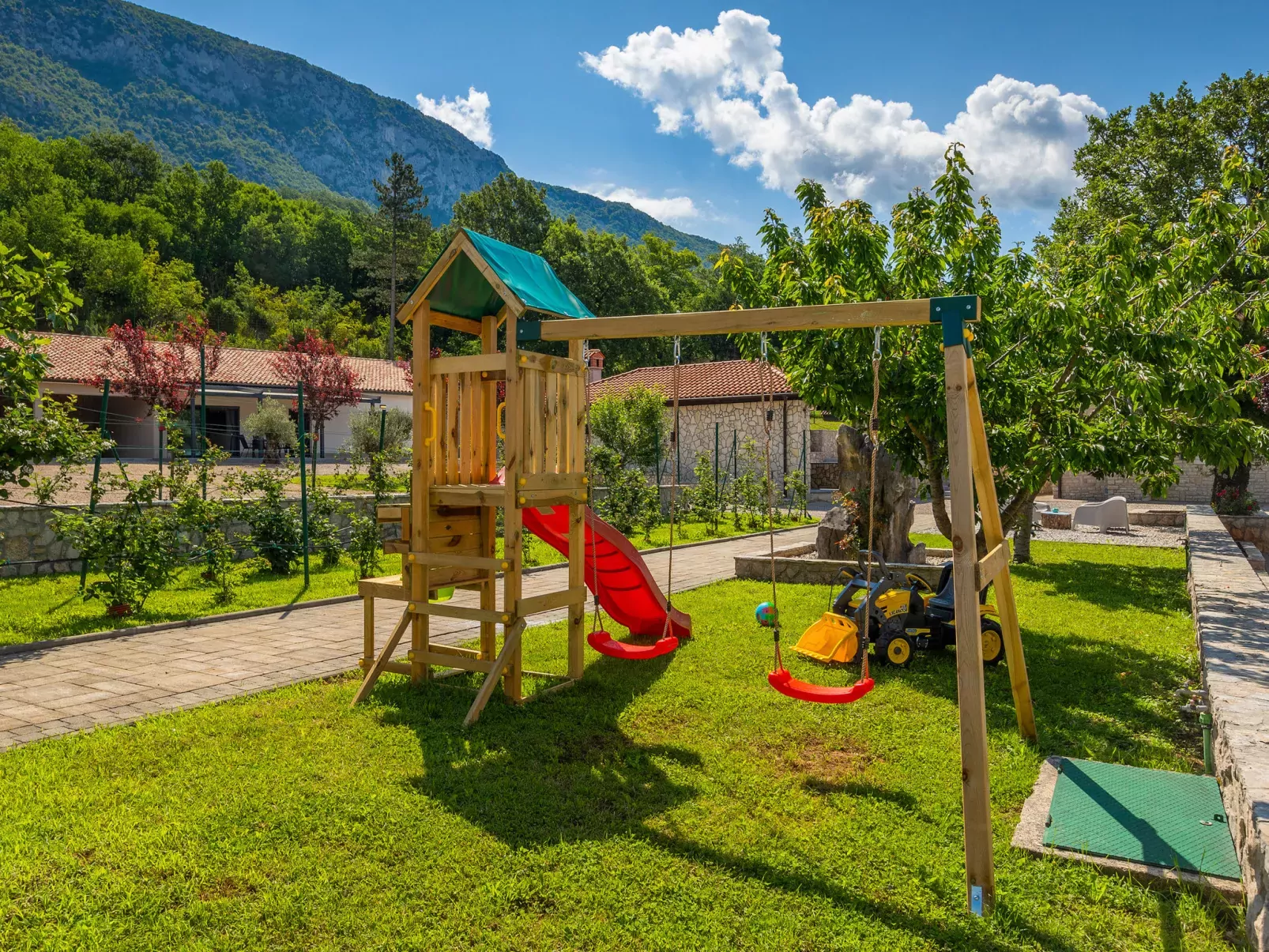 Villa Škavre-Outside