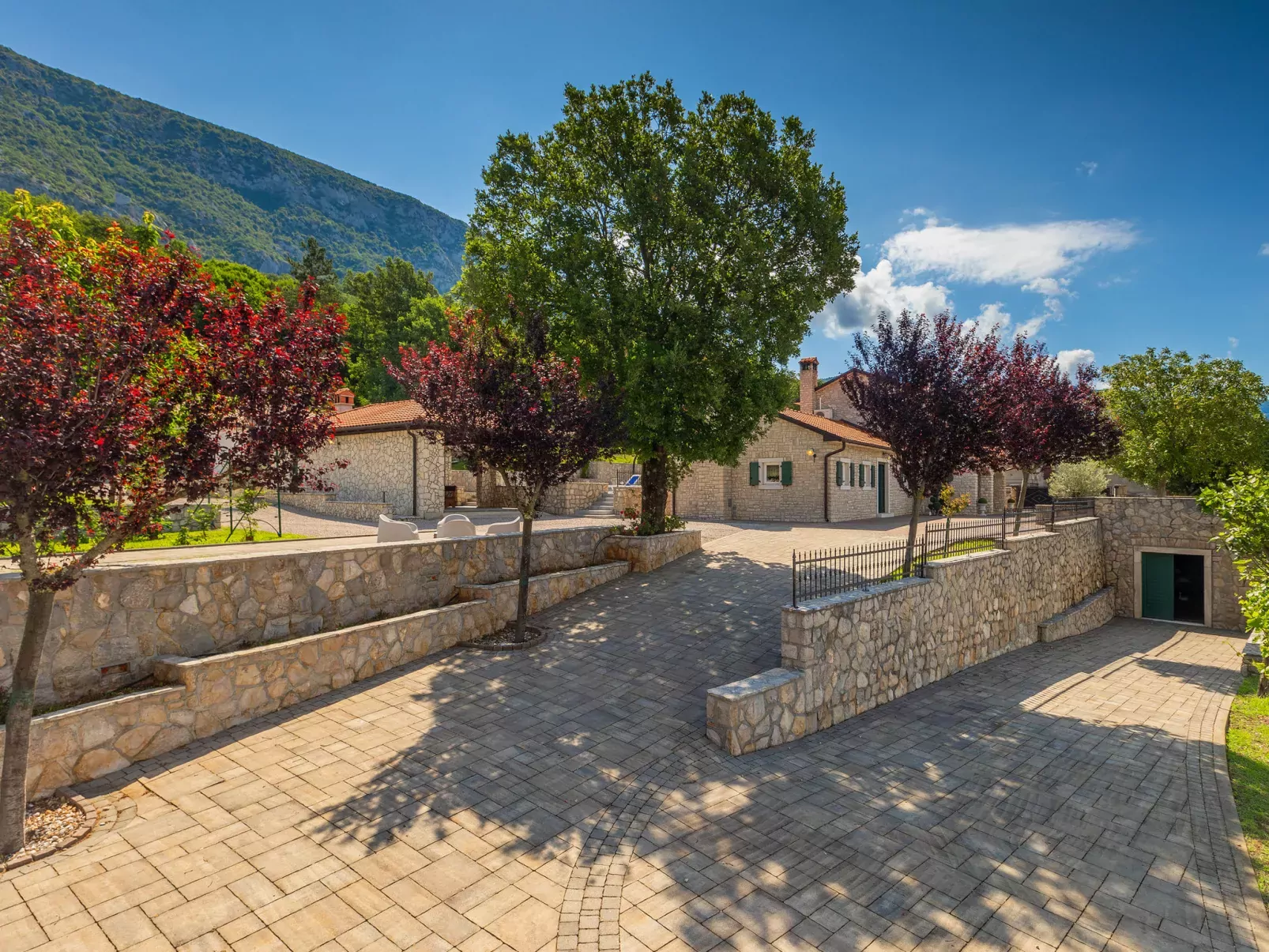 Villa Škavre-Outside