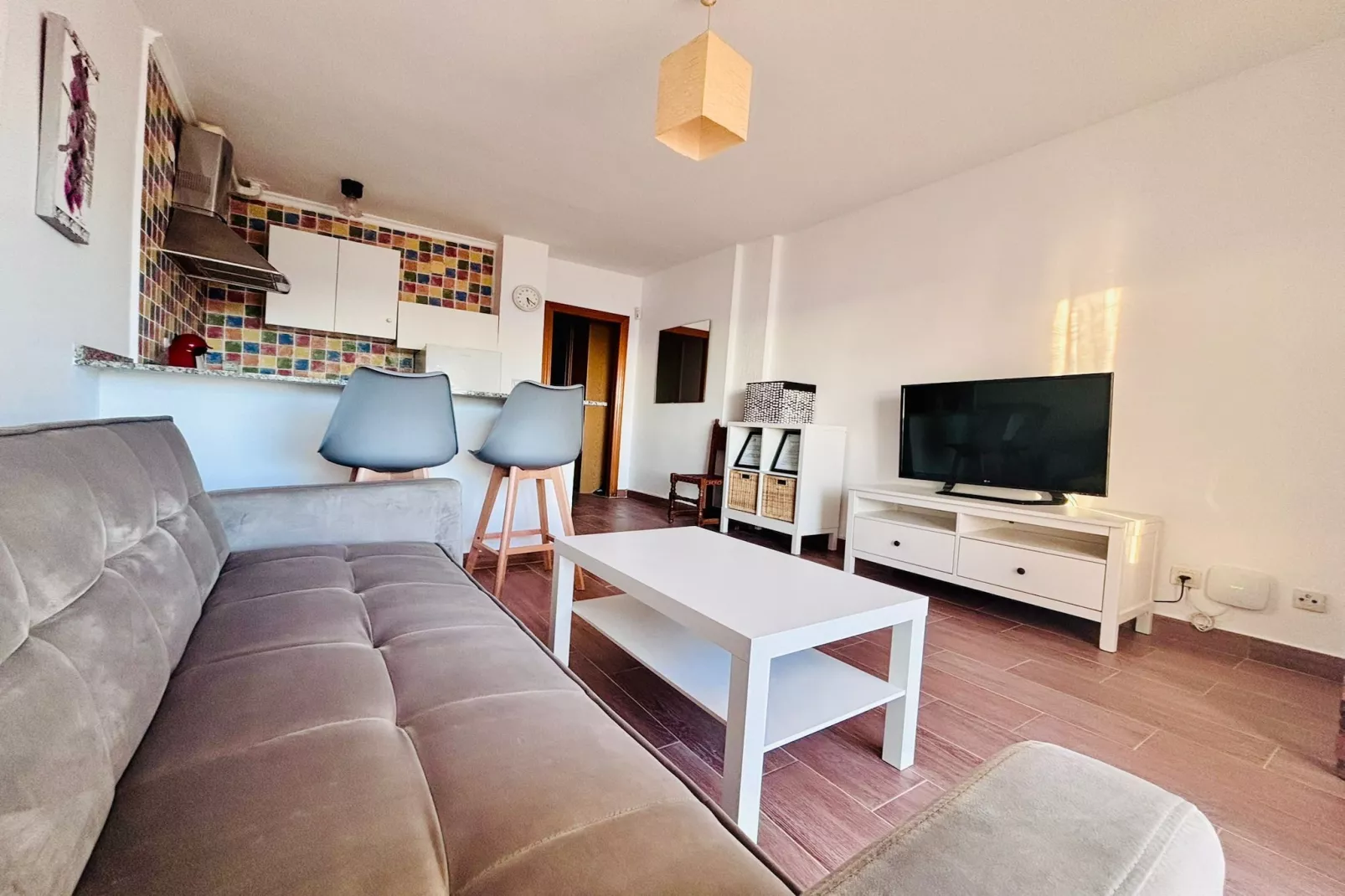 Apartamento Reina Sofía Primera linea de playa-Living room