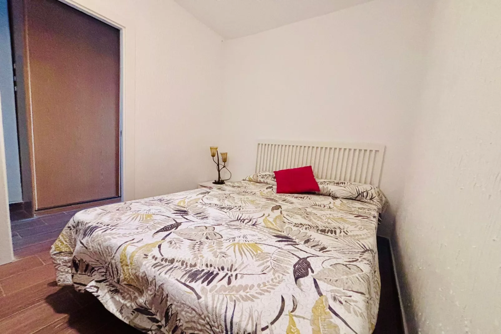 Apartamento Reina Sofía Primera linea de playa-Bedroom