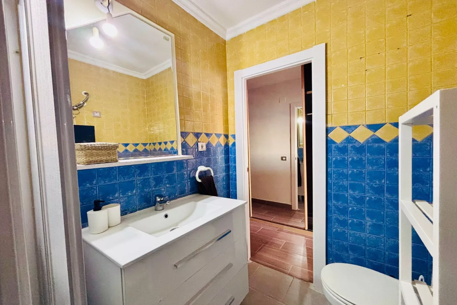 Apartamento Reina Sofía Primera linea de playa-Bathroom