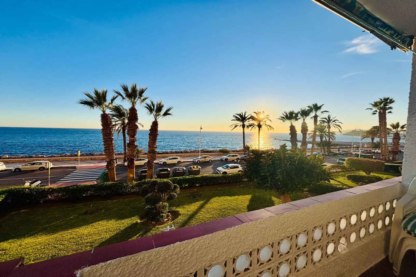 Apartamento Reina Sofía Primera linea de playa-View summer