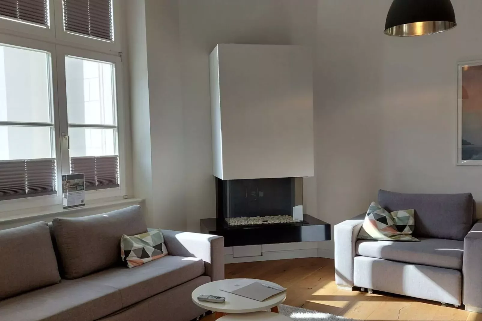 396004-Living room