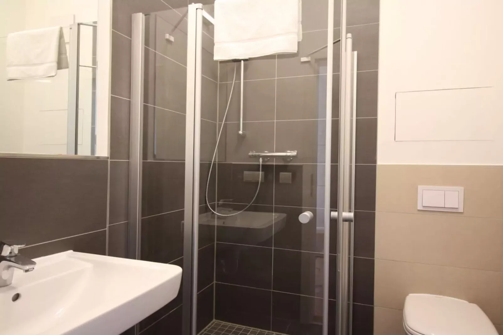 396004-Bathroom