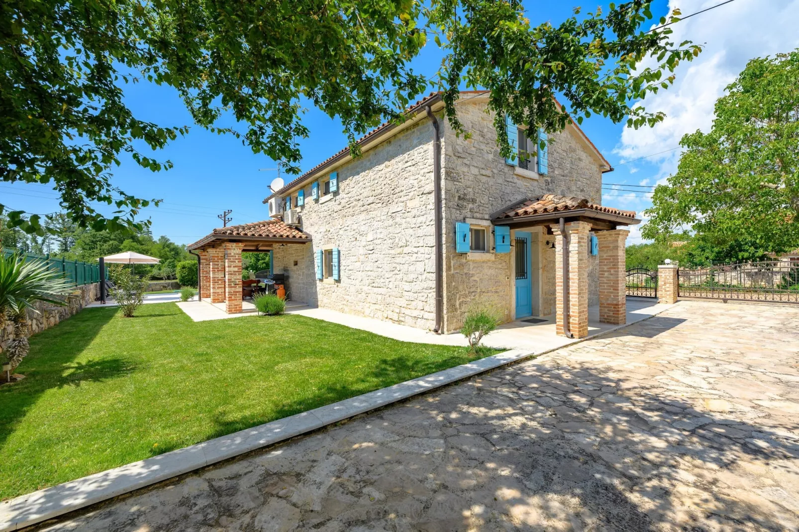 Villa Ida-Exterior summer
