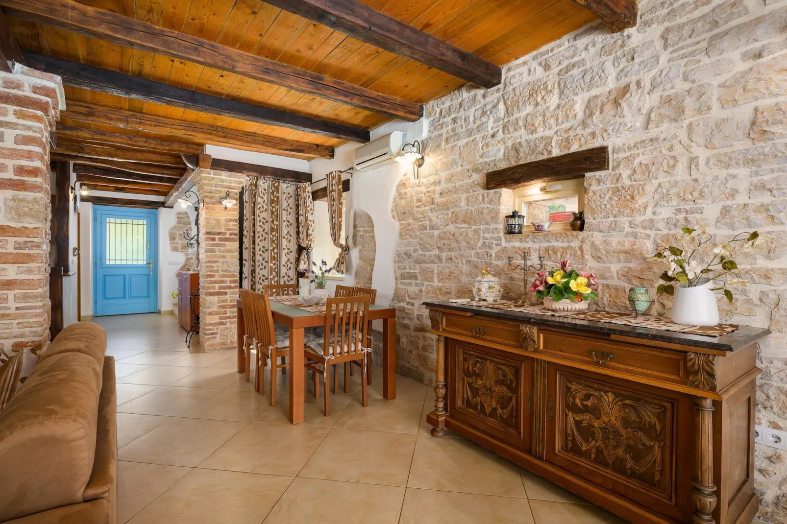 Villa Ida-Dining room