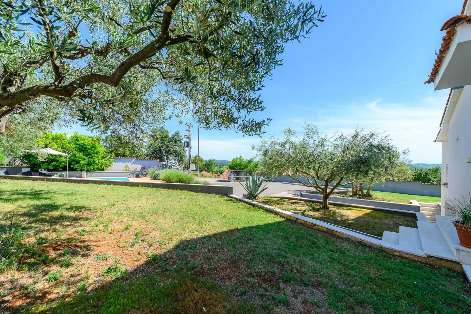 Villa Elisa-Gärten Sommer
