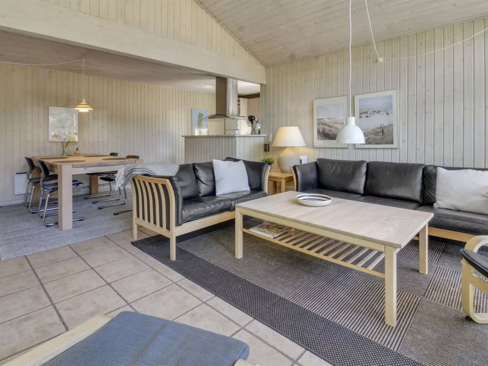 "Karri" - 1.1km from the sea-Inside
