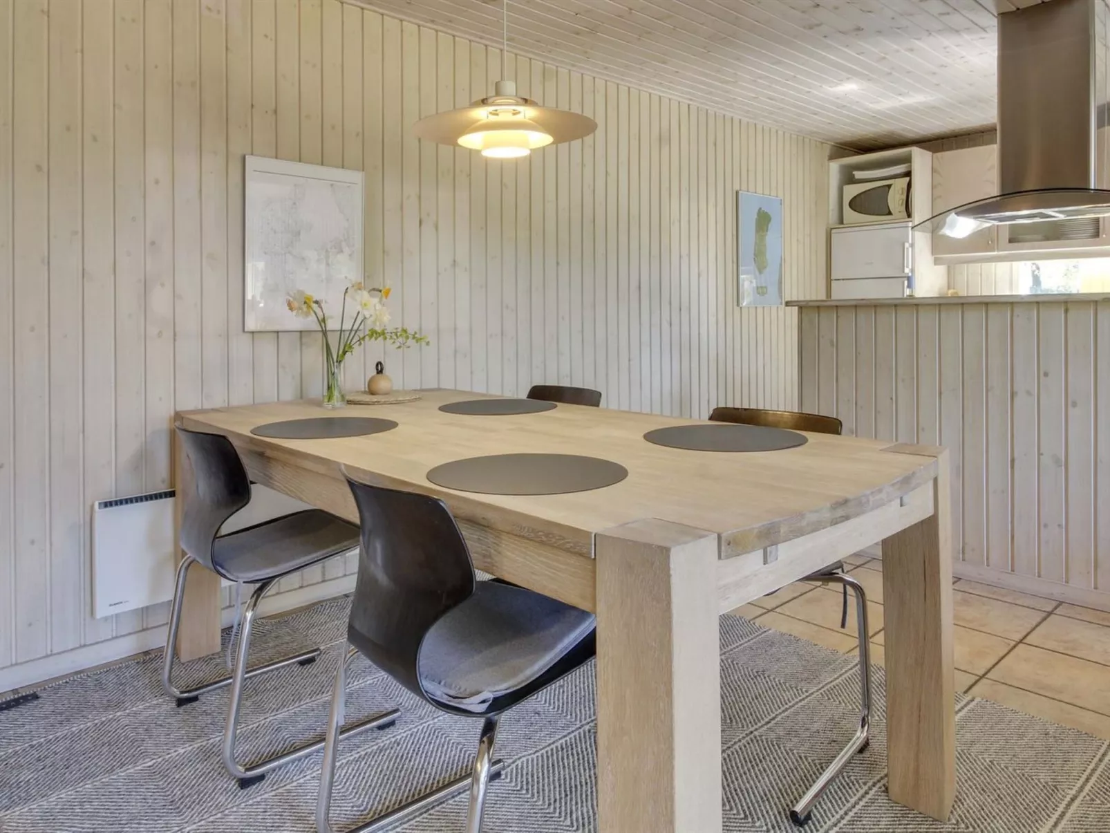 "Karri" - 1.1km from the sea-Inside