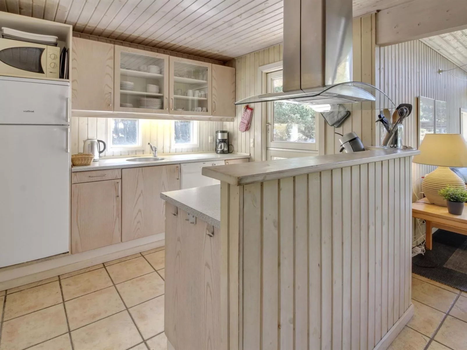 "Karri" - 1.1km from the sea-Inside