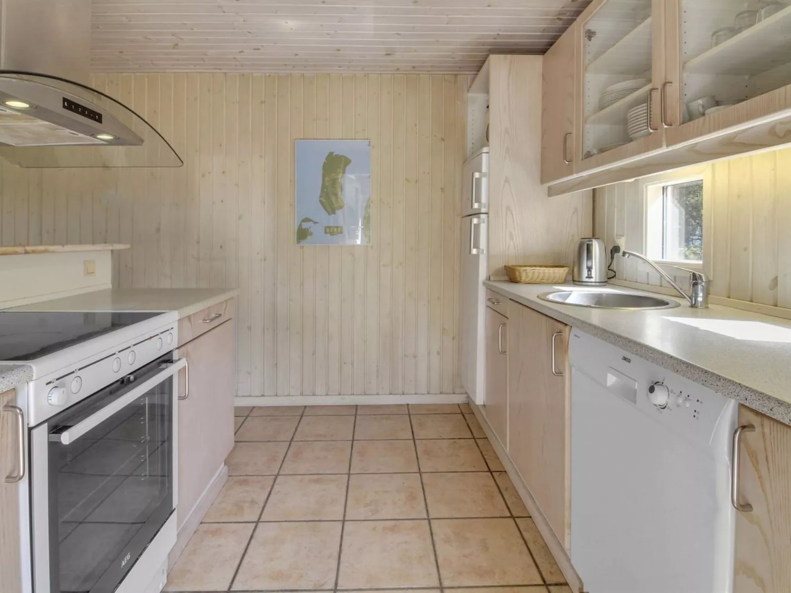 "Karri" - 1.1km from the sea-Inside