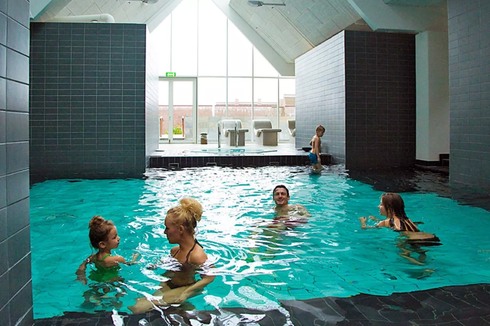 3 room-Swimming pool