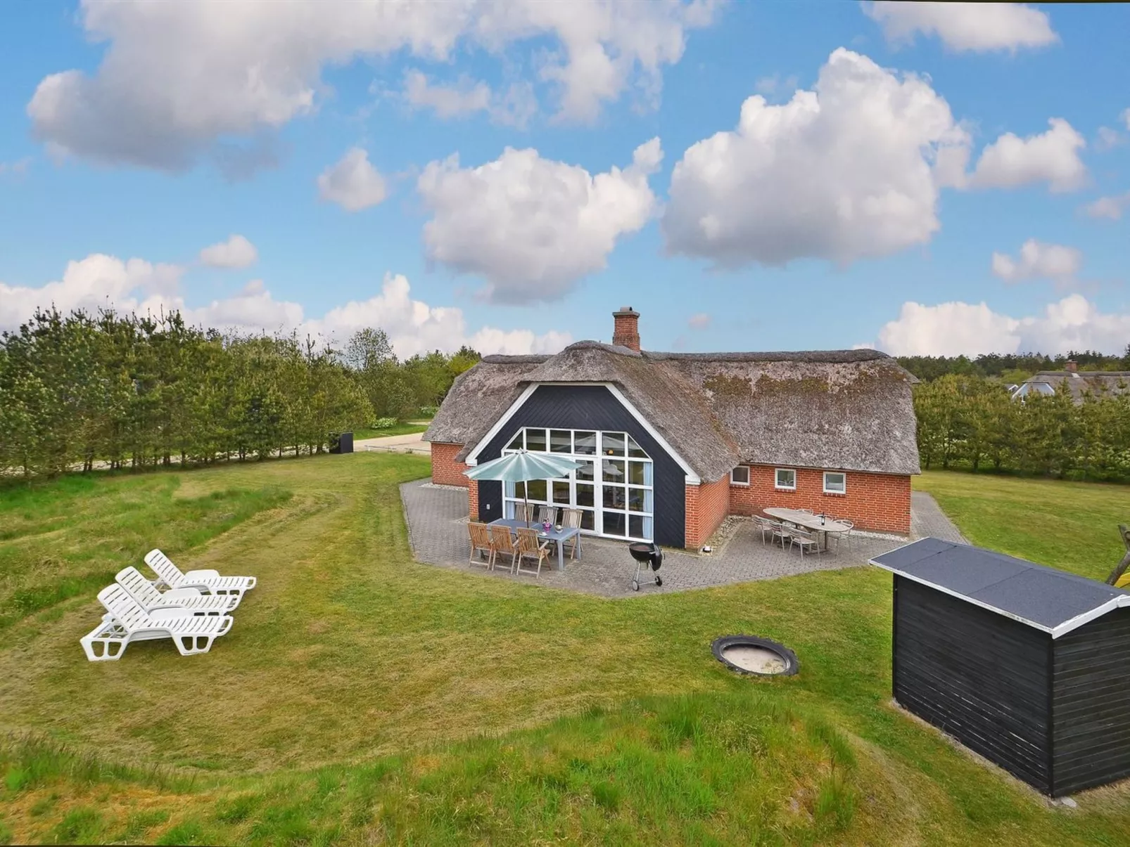 "Dorris" - 4.3km from the sea-Outside