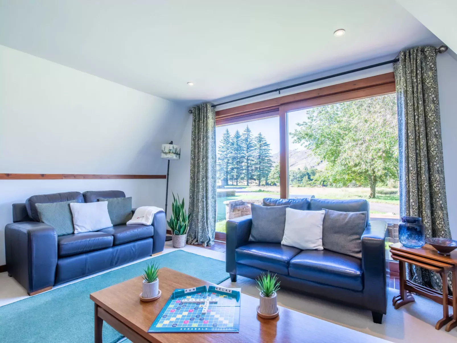Caledonia Lodge-Inside