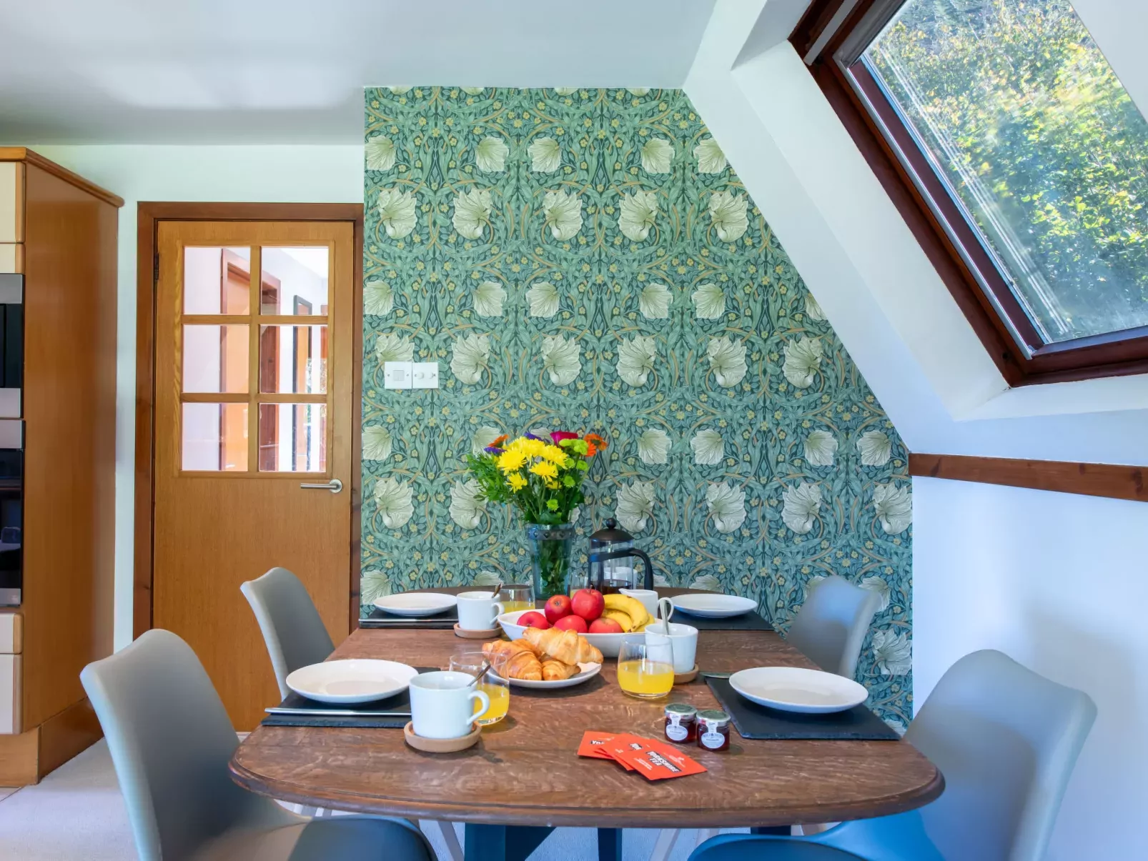 Caledonia Lodge-Inside