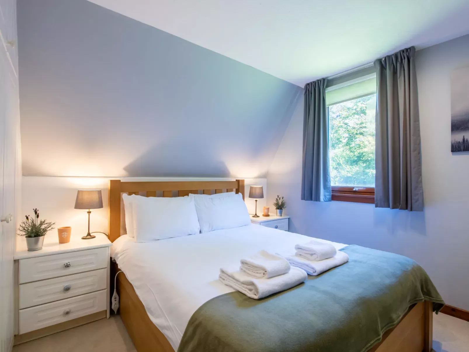 Caledonia Lodge-Inside