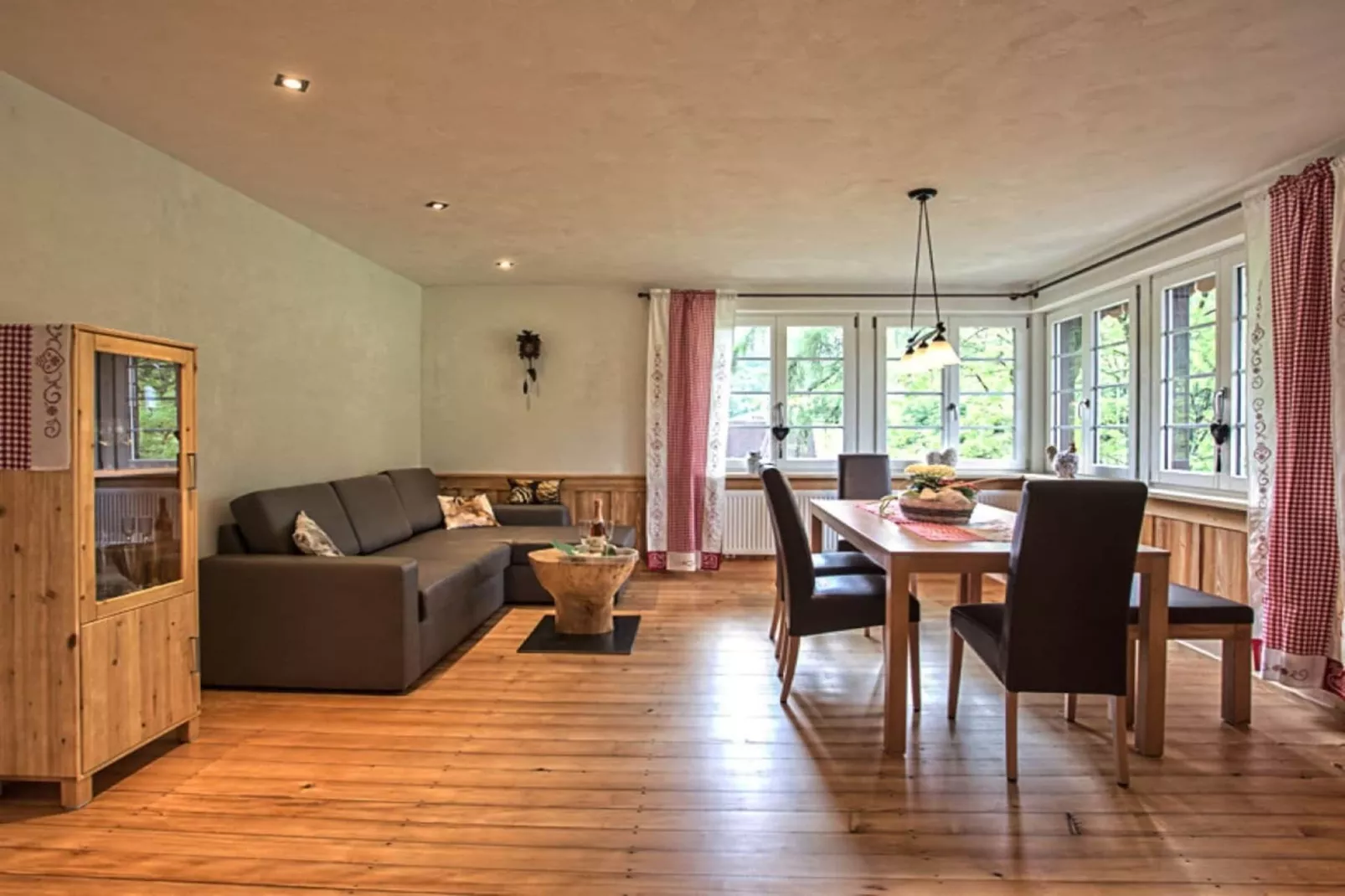 13614-Living room