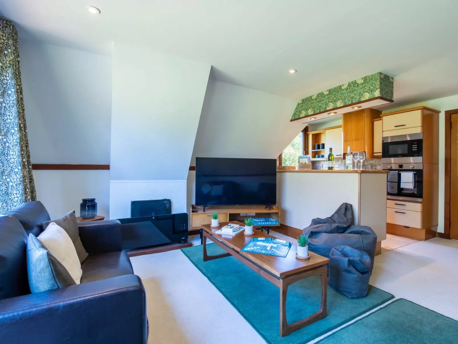 Caledonia Lodge-Inside