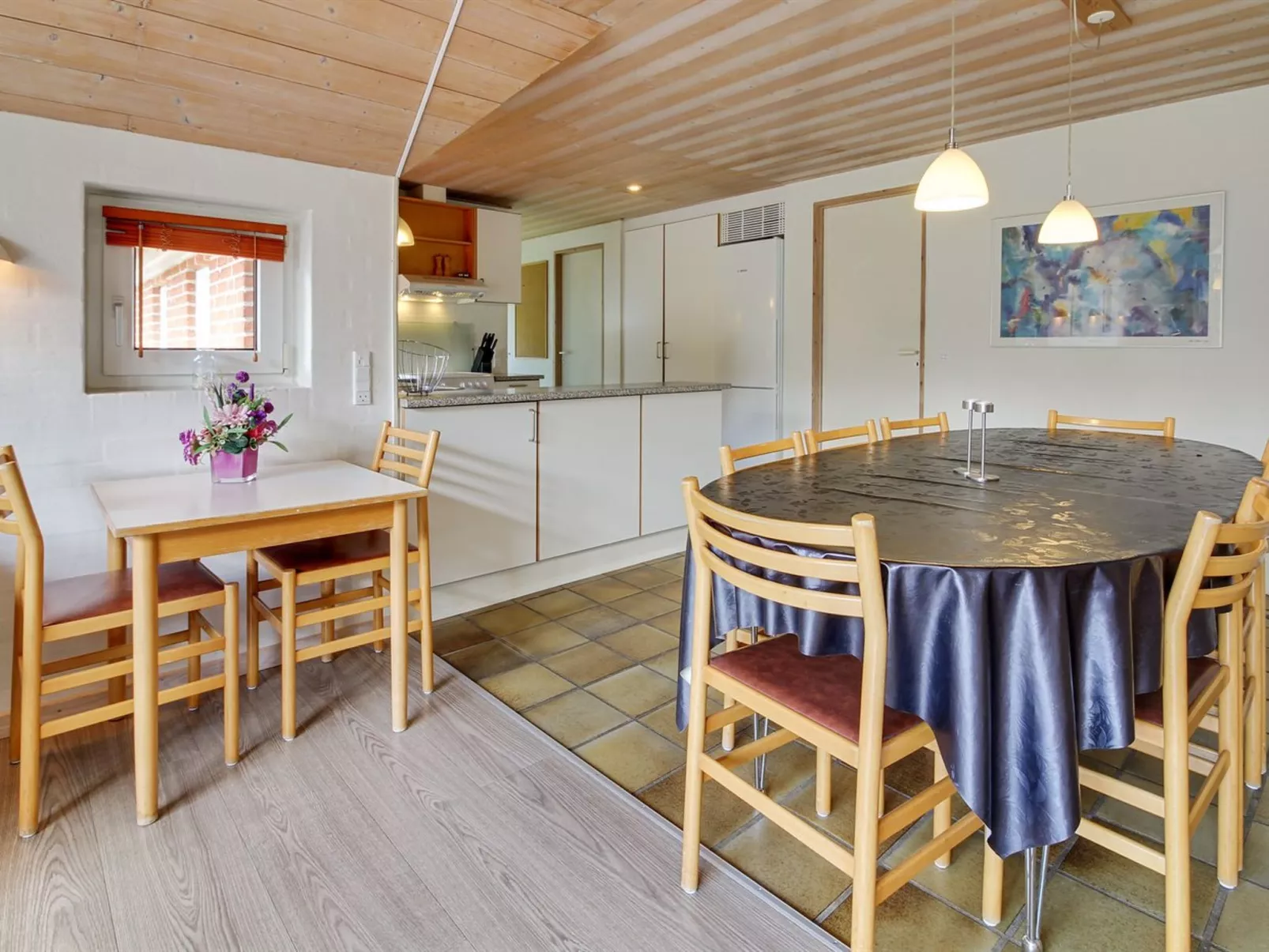 "Dorris" - 4.3km from the sea-Inside