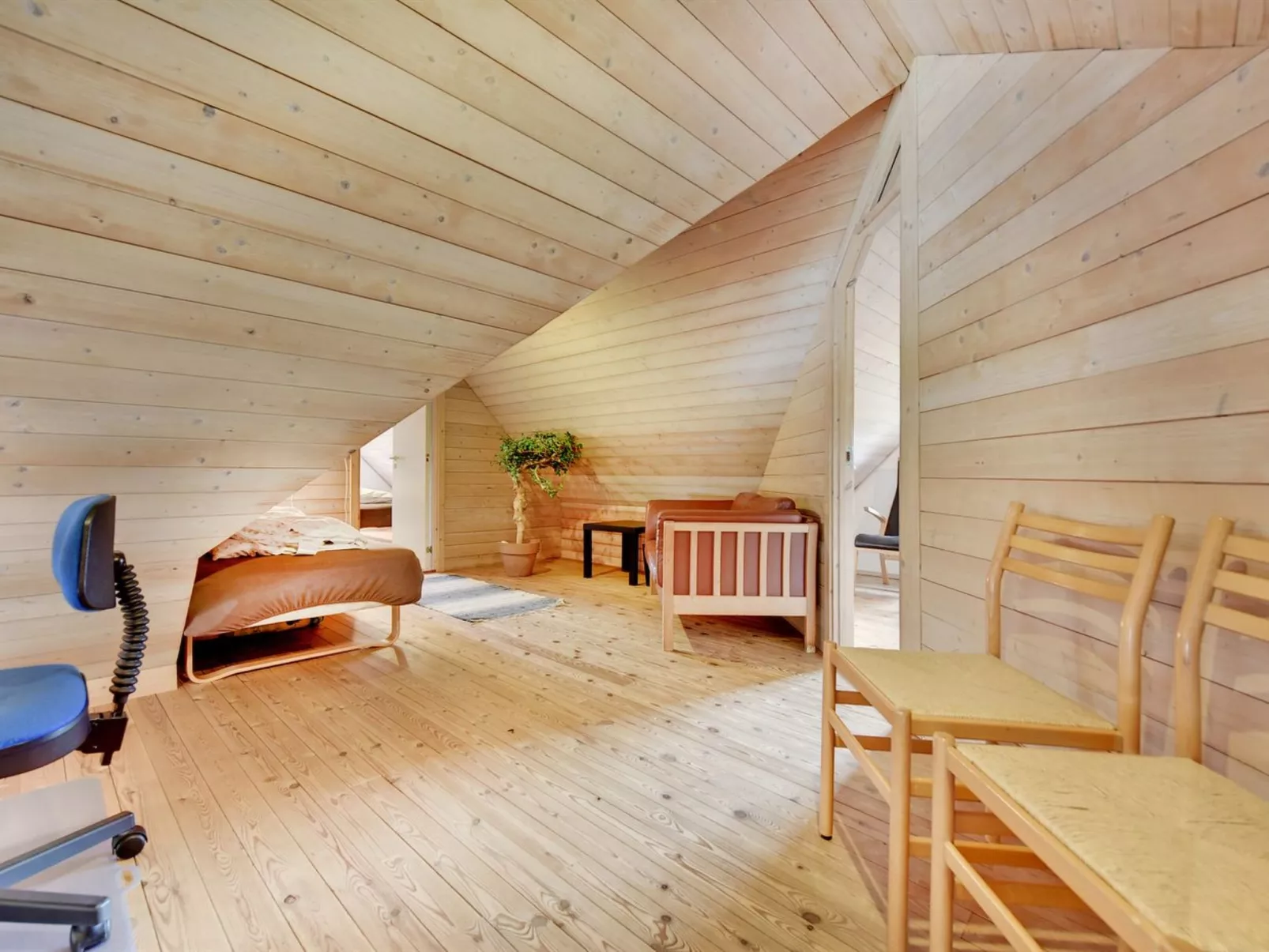 "Dorris" - 4.3km from the sea-Inside