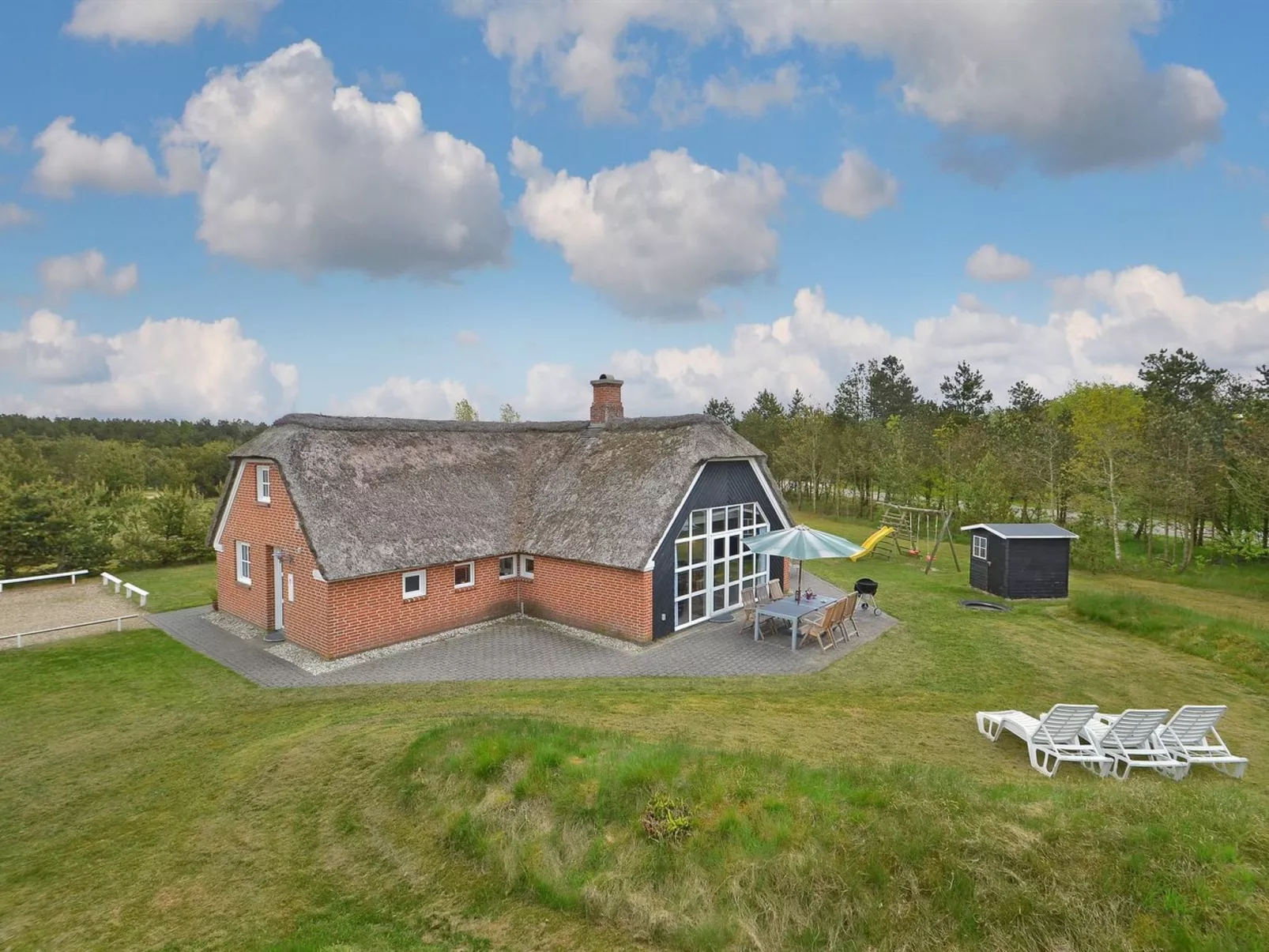 "Dorris" - 4.3km from the sea-Outside