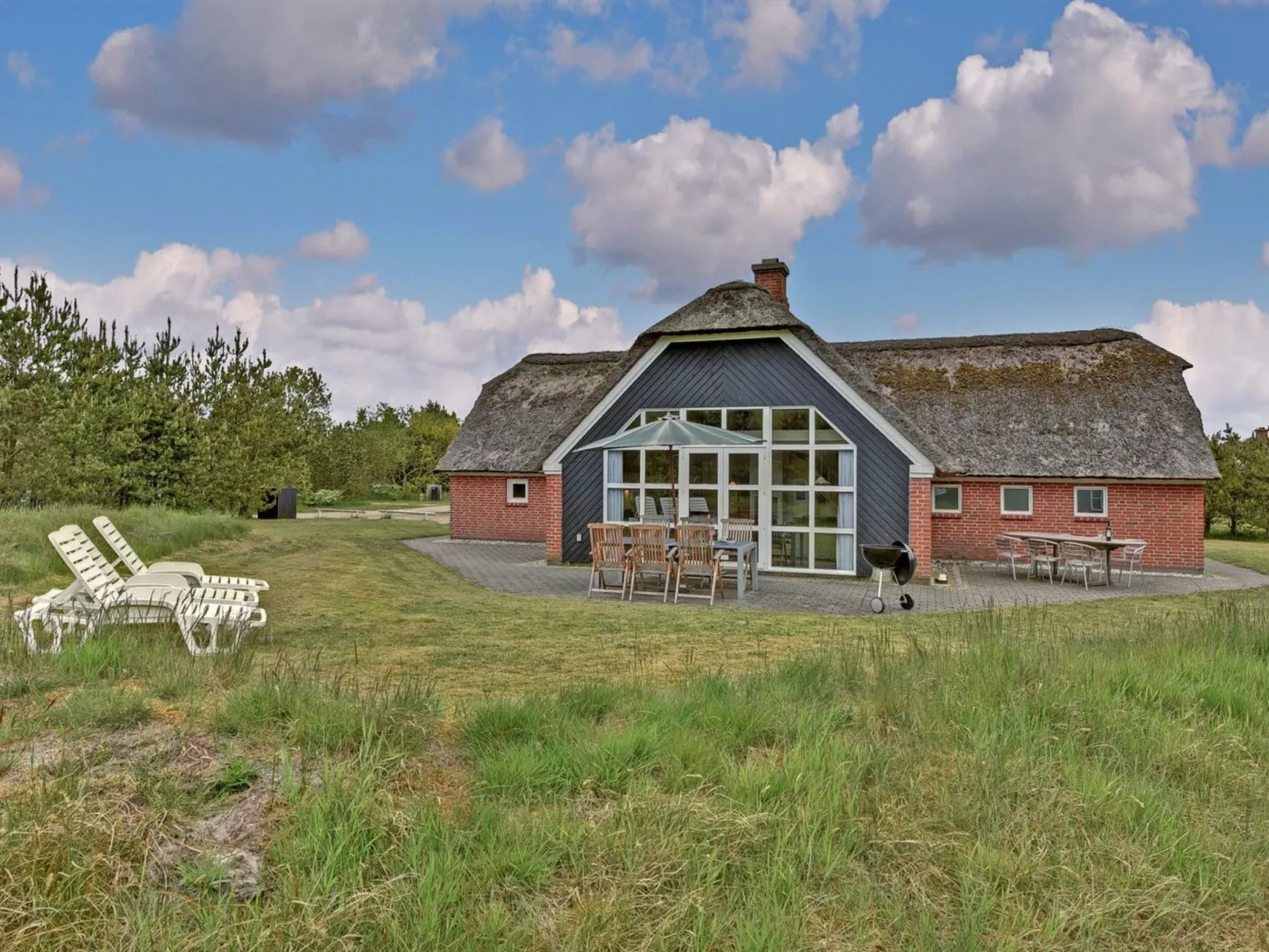 "Dorris" - 4.3km from the sea-Outside