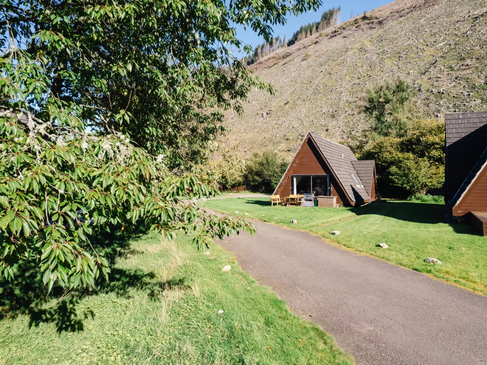 Caledonia Lodge-Outside