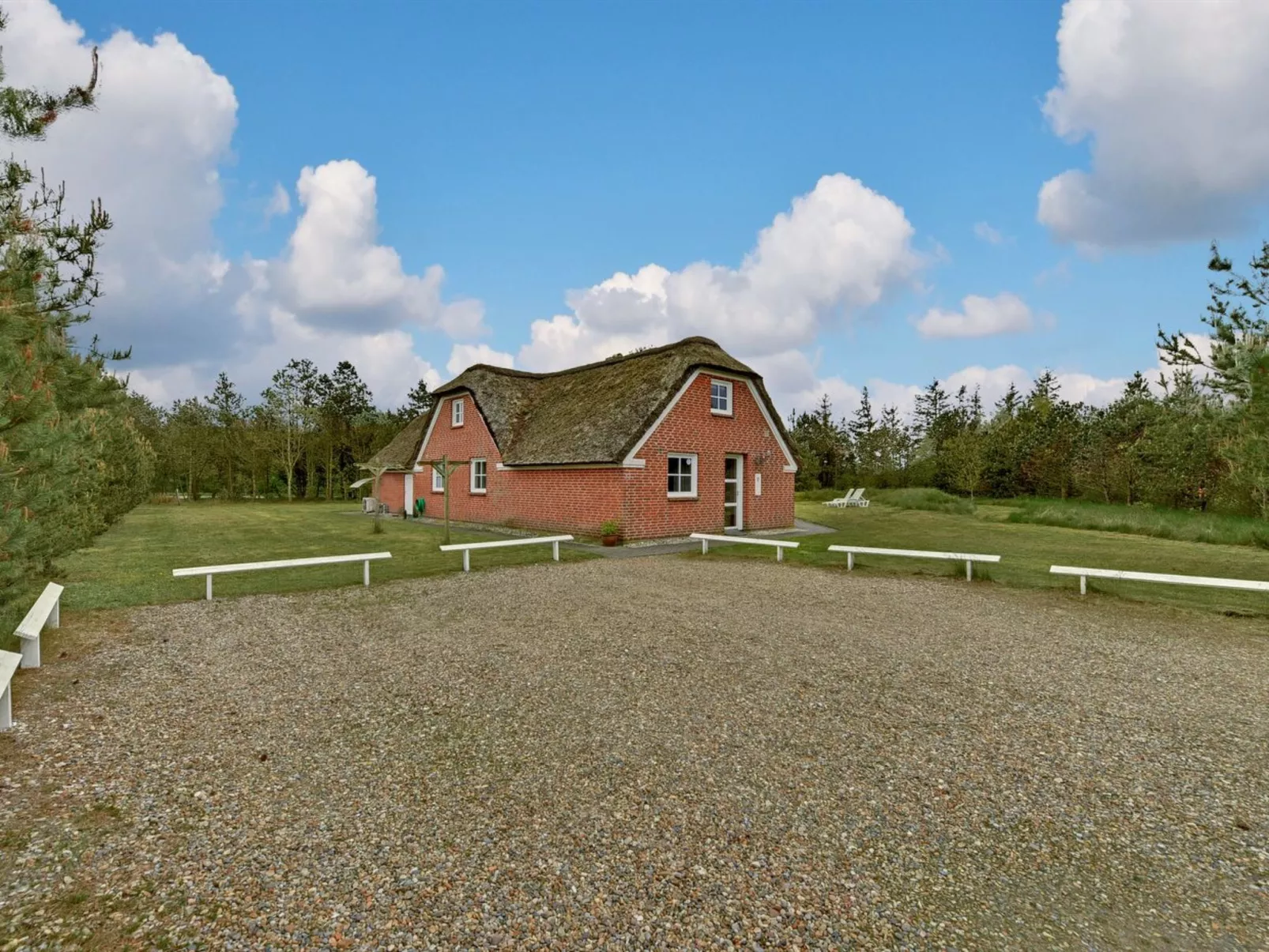 "Dorris" - 4.3km from the sea-Outside