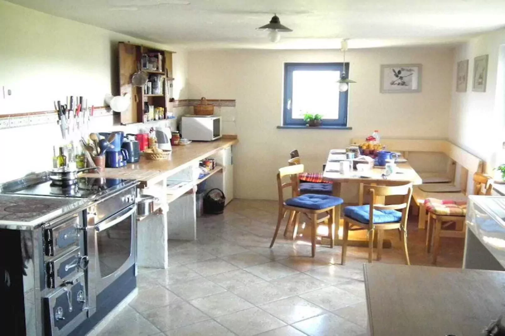 15332-Dining room
