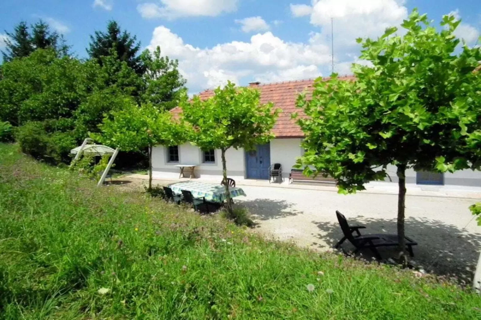 15332-Exterior summer