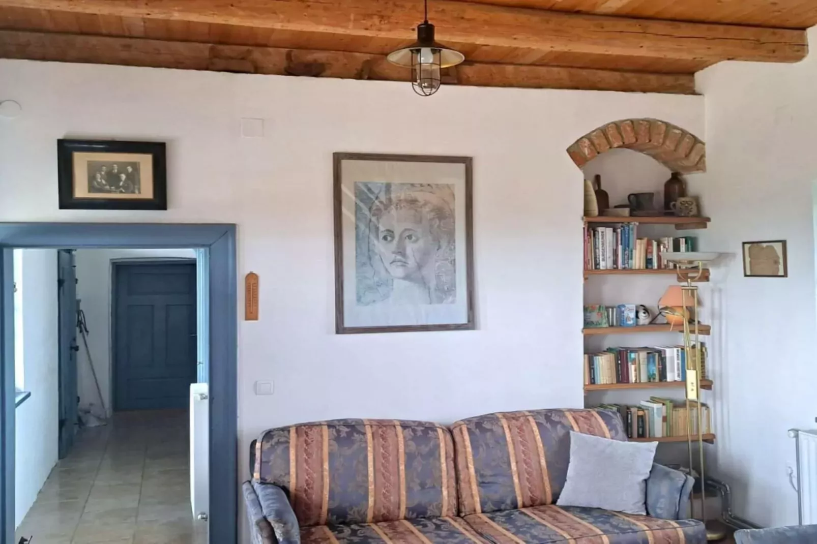 15332-Living room