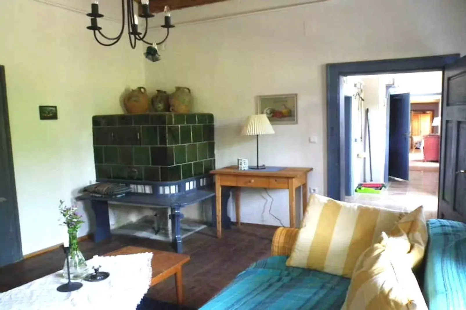 15332-Living room