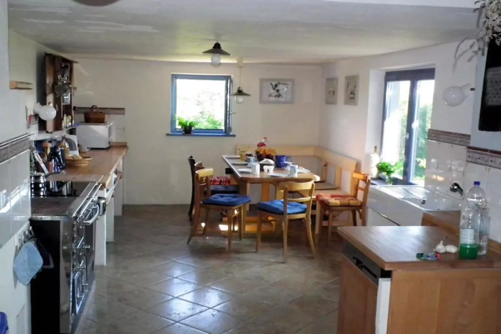15332-Dining room