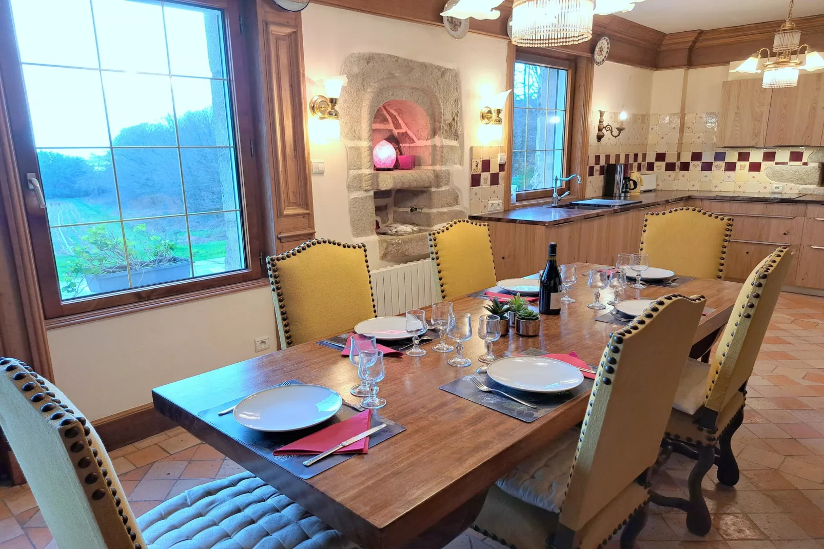 Granitsteinhaus in St Pol-de-Léon-Dining room