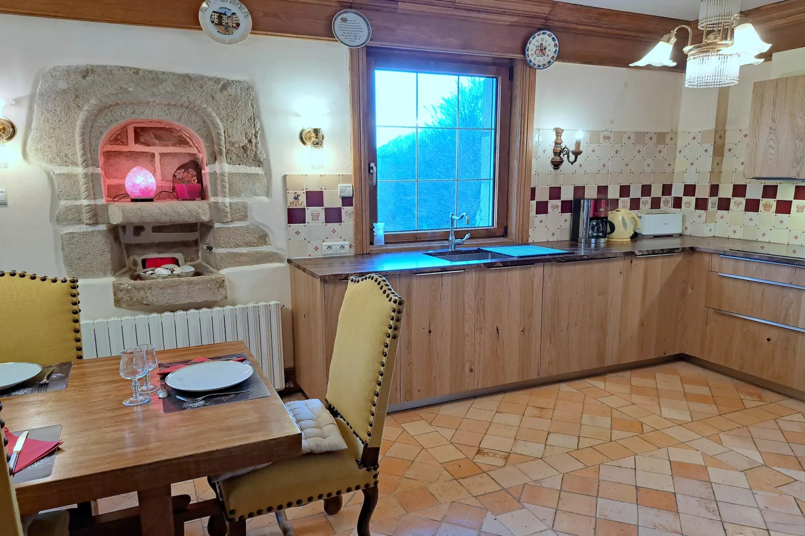 Granitsteinhaus in St Pol-de-Léon-Kitchen