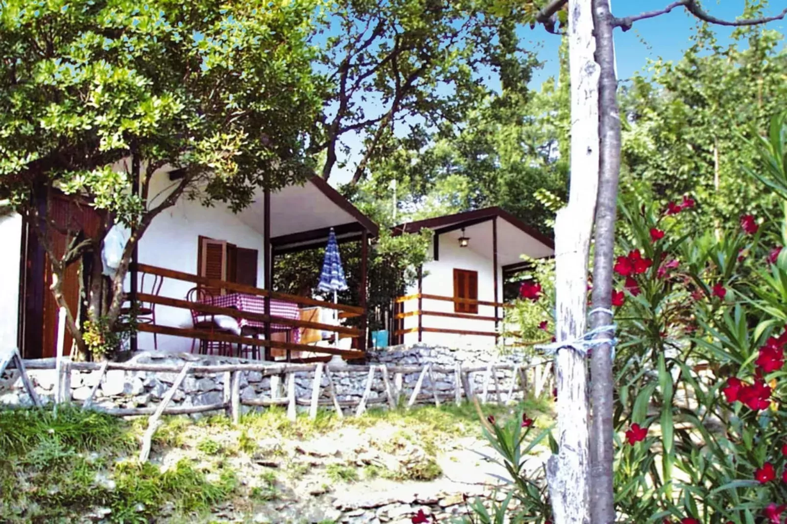 Ferienresort C'era Una Volta Villanova d'Albengo - Type B2 mit Veranda 20 qm-Außenbereich Sommer
