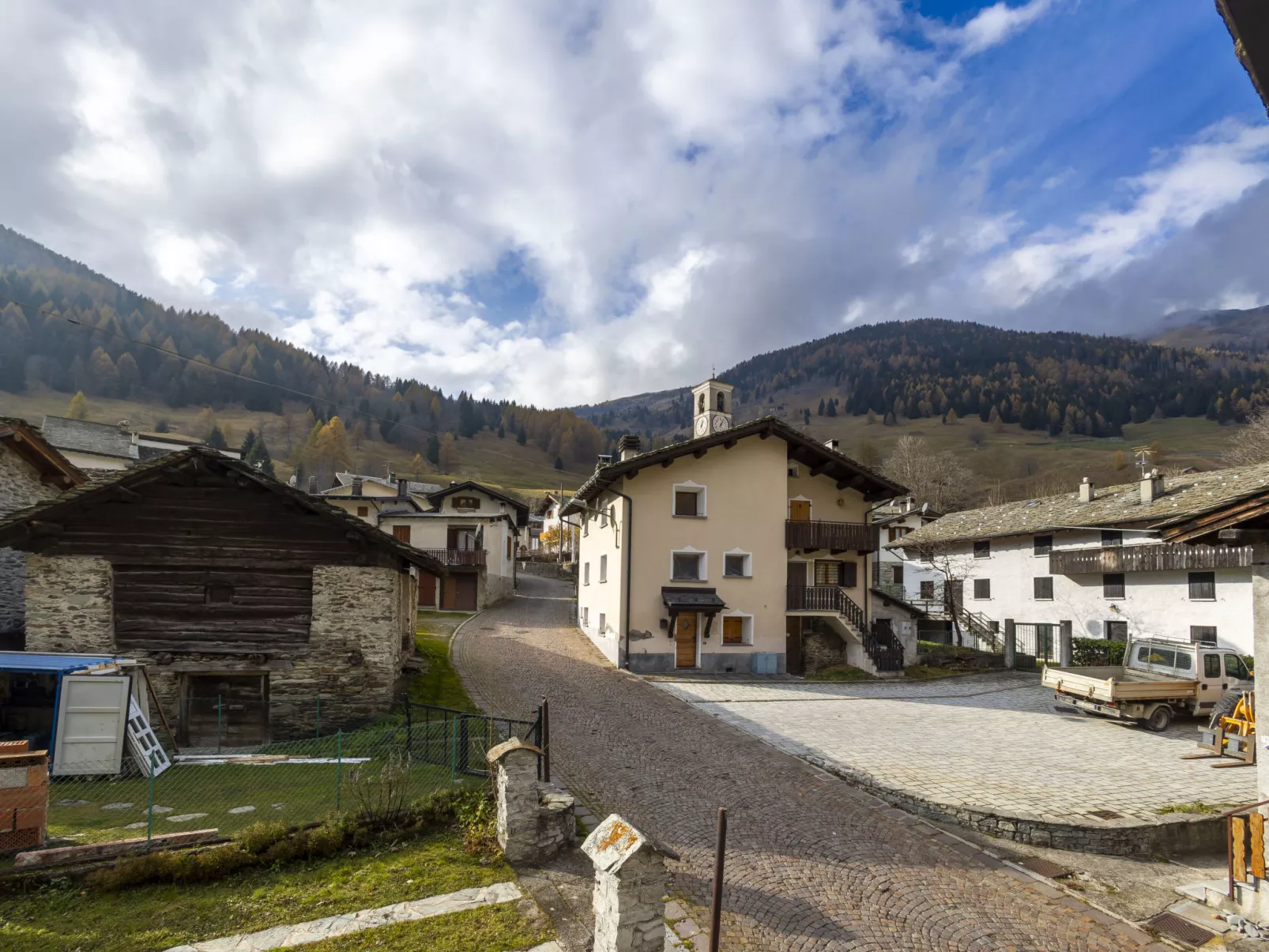 Isola di Madesimo Apartments-Outside