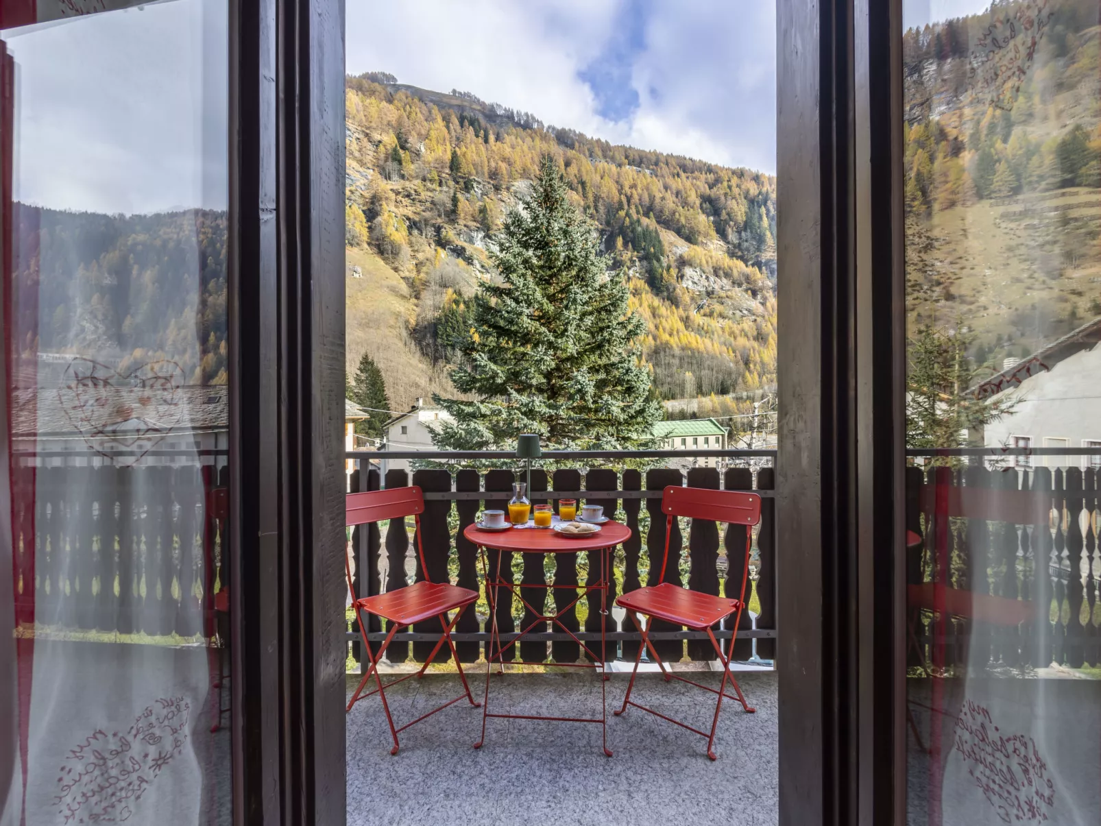 Isola di Madesimo Apartments-Outside