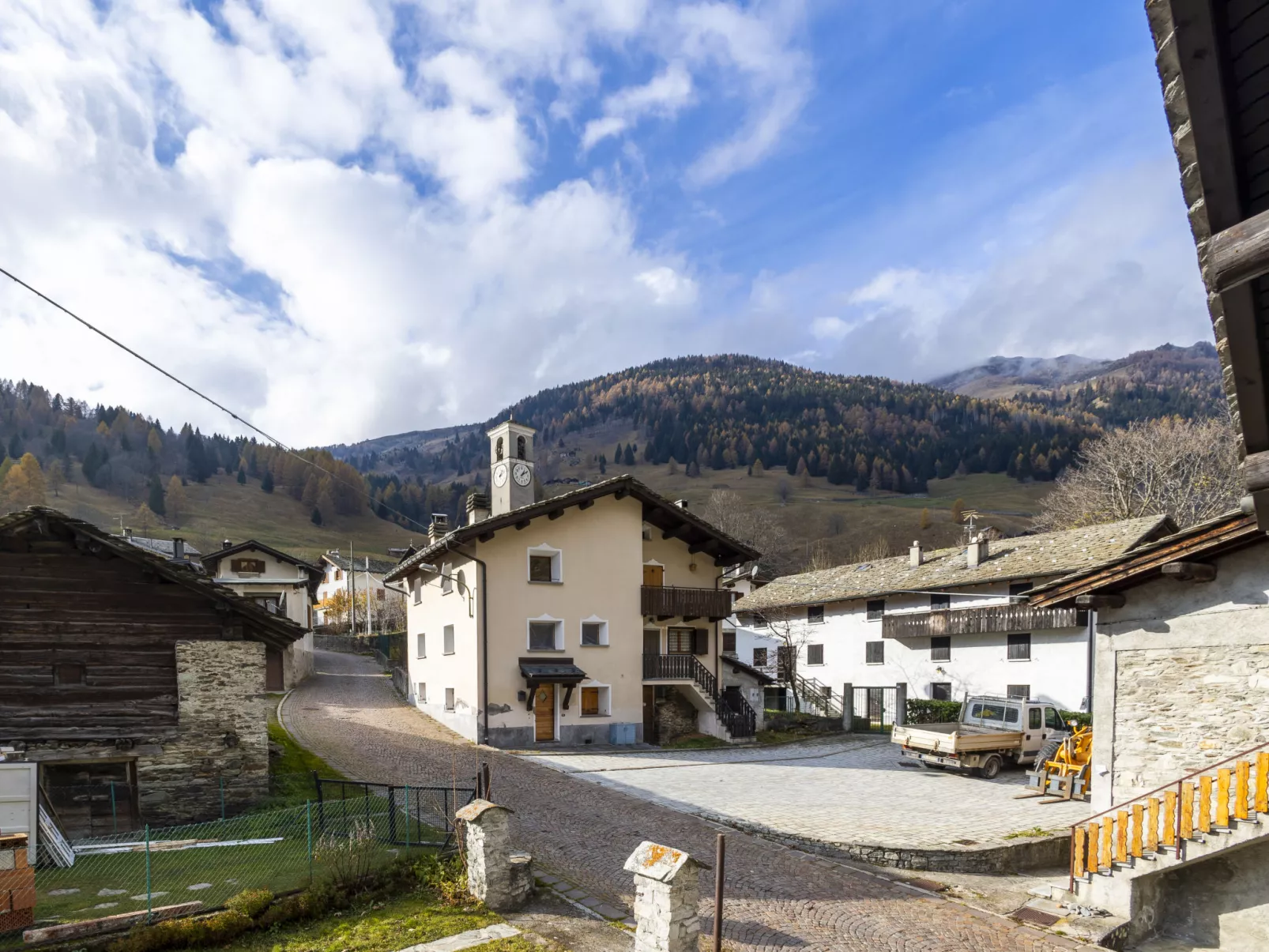 Isola di Madesimo Apartments-Outside