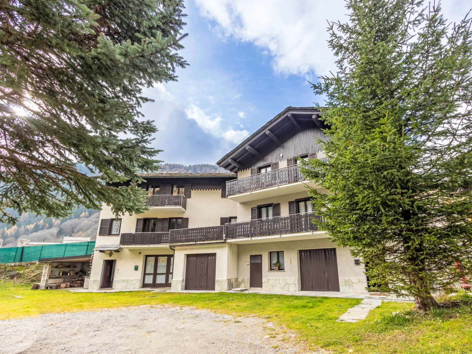 Isola di Madesimo Apartments-Outside